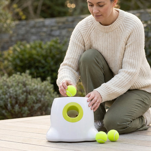 Automatic tennis ball launcher for dogs self-play fetch machine